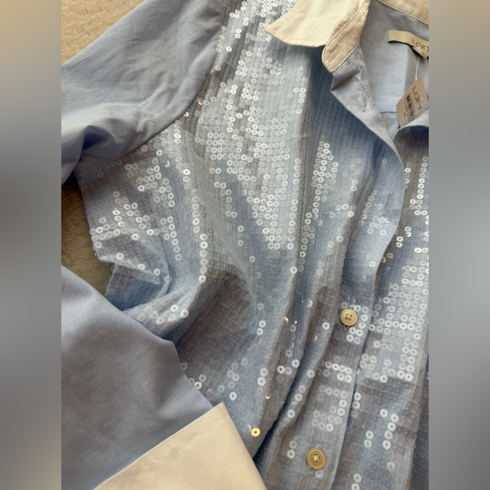 BNWT LOFT Sparkly Shiny Light Blue and White Button-Up Shirt - Picture 3 of 4